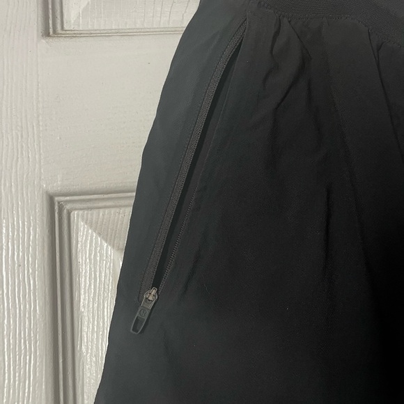 lululemon athletica Men's Black Athletic Shorts - Picture 4 of 8